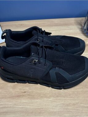 Kids OnCloud shoes - 4.5y